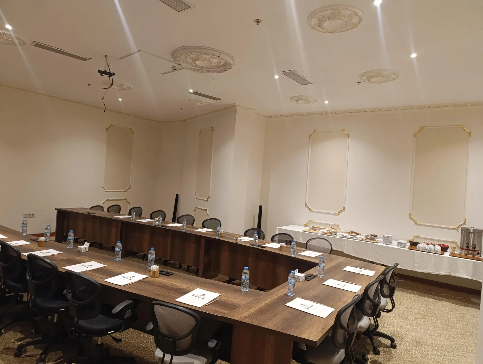 Elit Toplantı Salonu — 2. Kat
